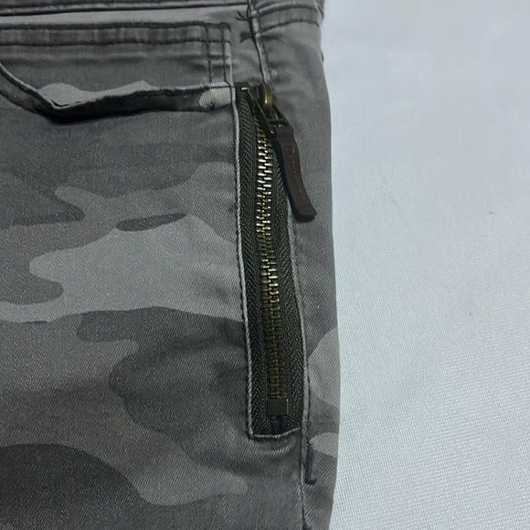 Democracy Camo Skinny Jeans - Picture 3 of 8
